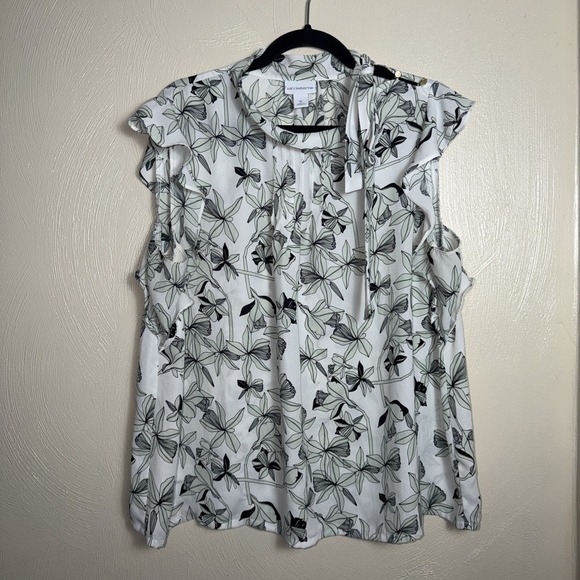 Liz Claiborne Tops - Liz Claiborne white and black floral blouse Size XL Women Office Work Church